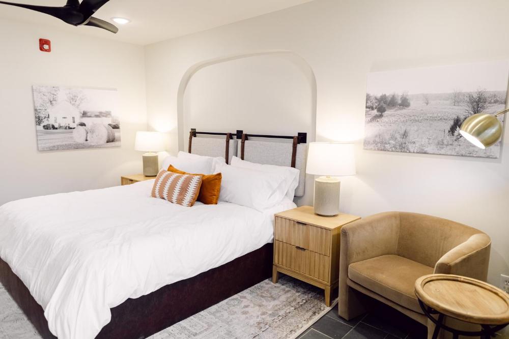 Deluxe King Room interior